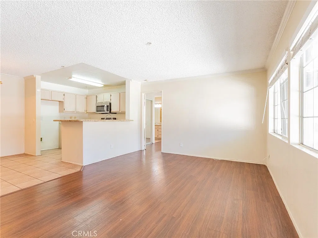 2 bed, 967 sqft, $2,300 — Photo 4