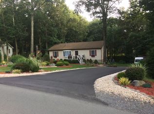 2301 Walnut Trl, Bushkill, PA 18324