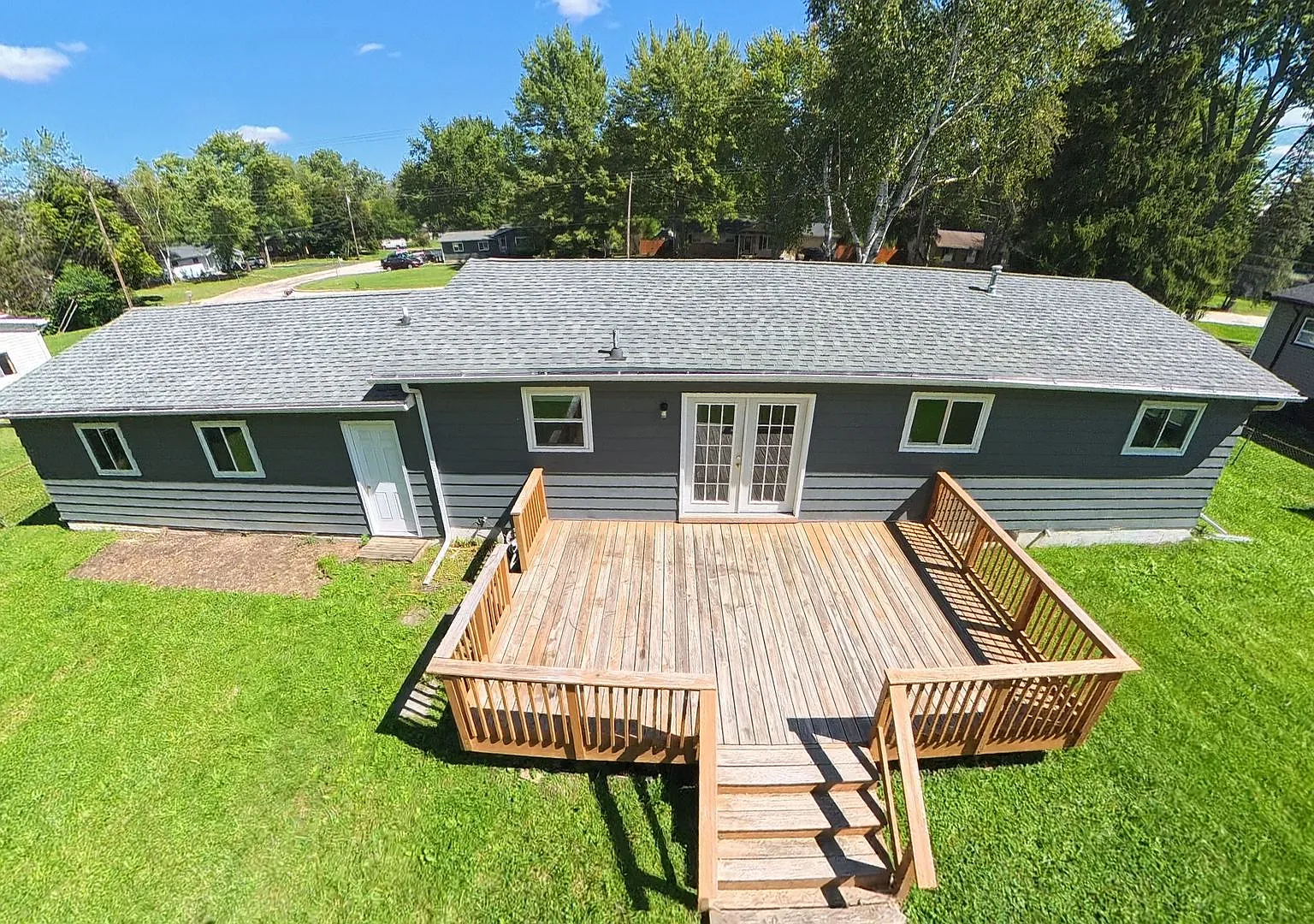 Available Now! 5 bedroom, 2.5 bath! — Photo 2