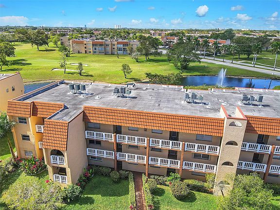 3rd image of 9020 Sunrise Lakes Boulevard #202