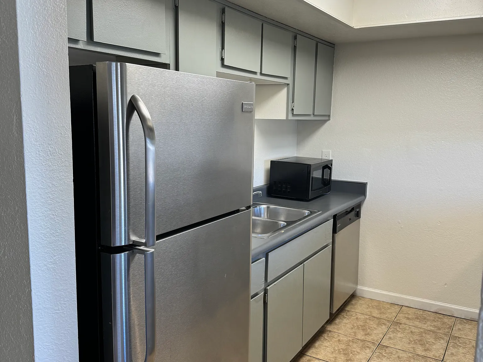 2 bed, 836 sqft, $1,000 — Photo 3