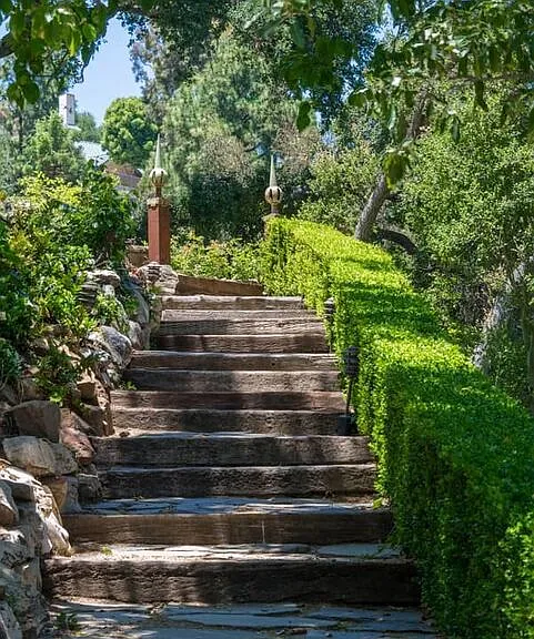 1957 Mandeville Canyon Rd — Photo 41