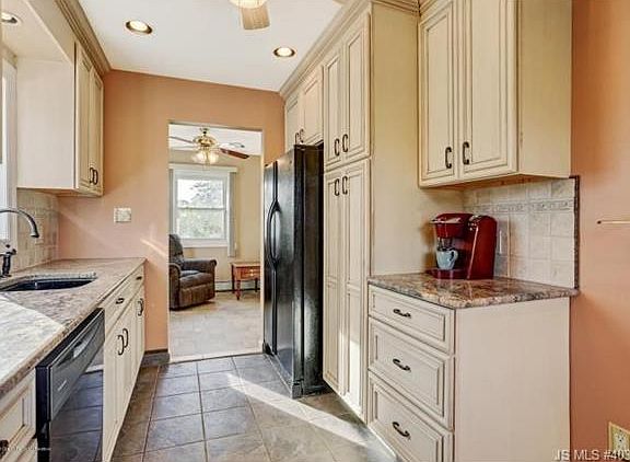 5th image of 221 Marian St