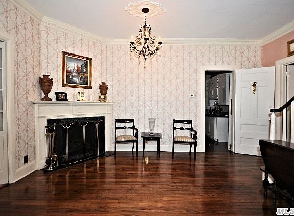 3rd image of 19 Montrose Ave