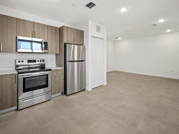 1295 W 69th St, Hialeah, FL