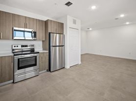 1295 W 69th St