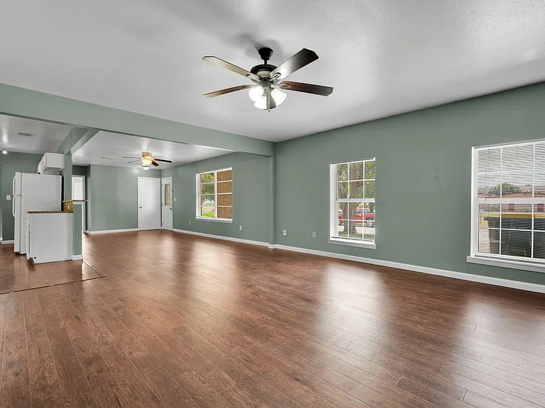 417 E Lindbergh Blvd — Photo 5