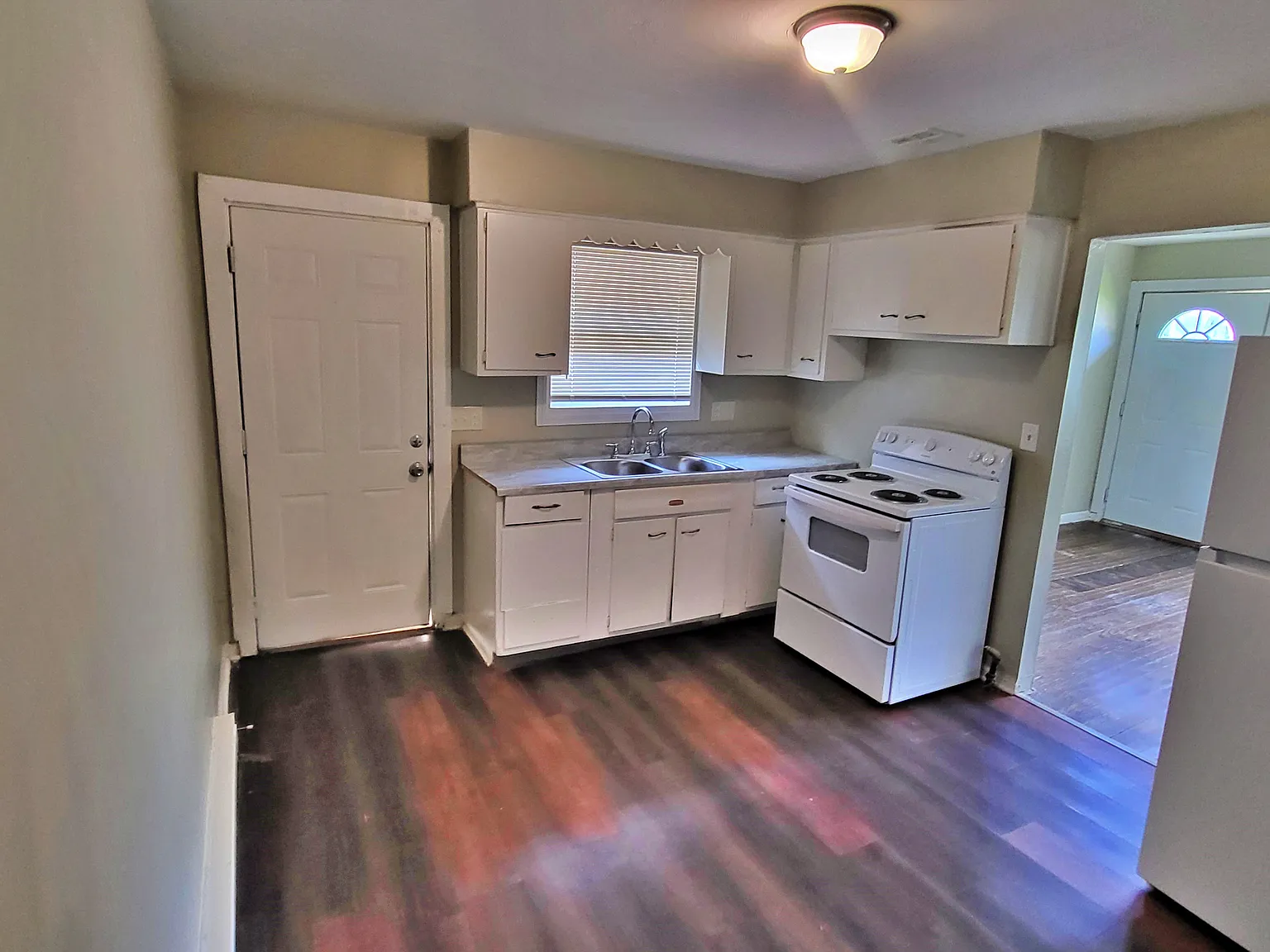 2 bed, 1.0 bath, 768 sqft, $950 — Photo 3
