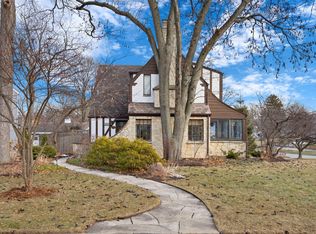 151 Travers Ave, Wheaton, IL 60187