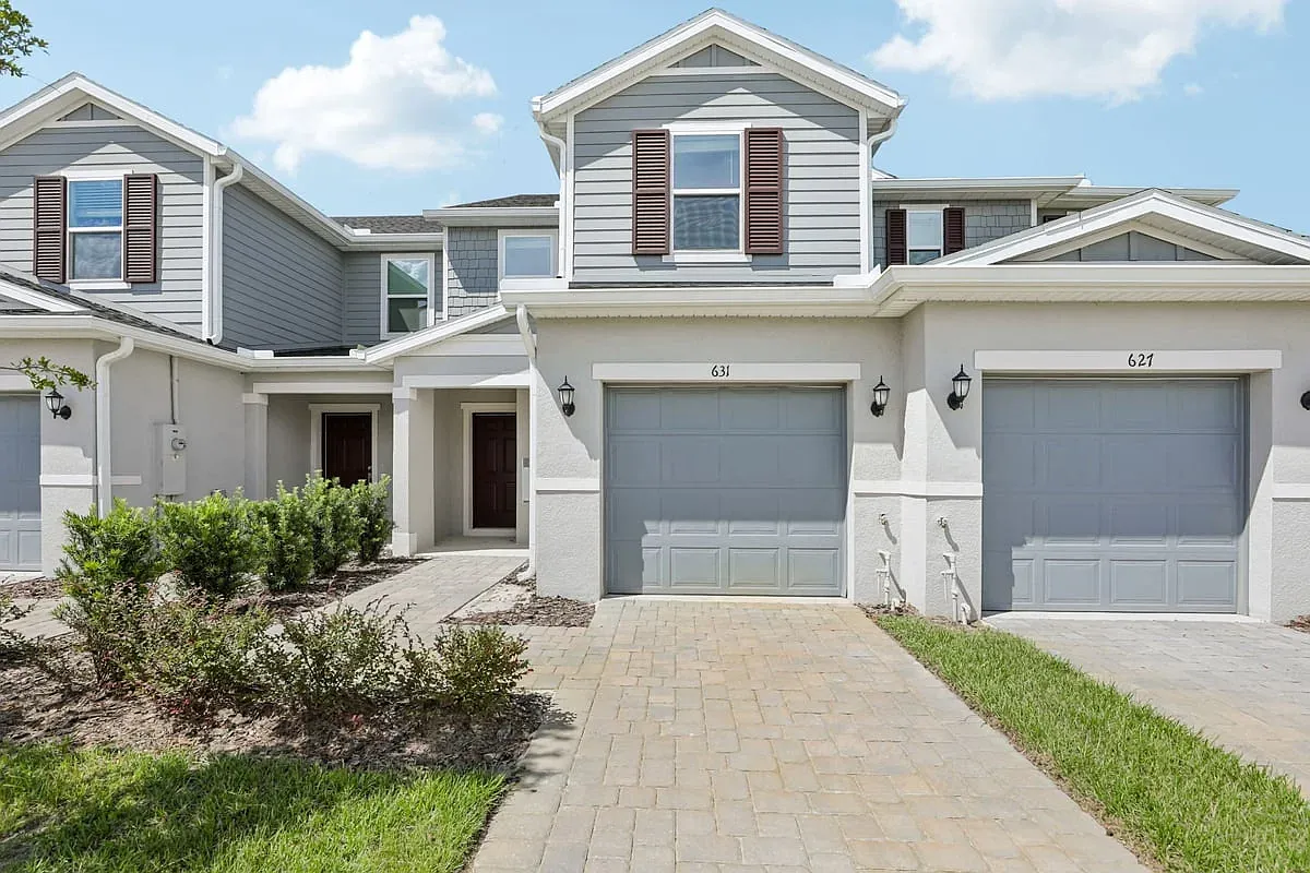 3 bed, 2.5 bath, 1557 sqft, $2,100 — Photo 1