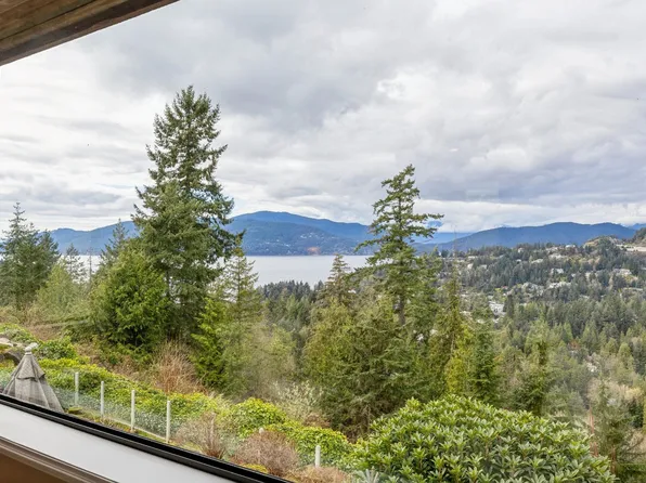 5180 Meadfeild Rd, West Vancouver, BC V7W 3B8