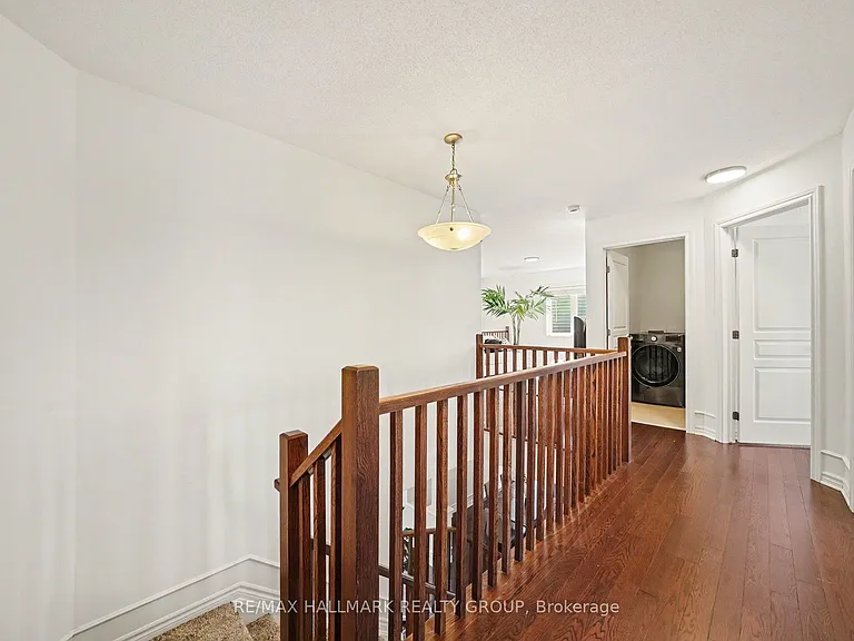 938 Wildcarrot Cres — Photo 17