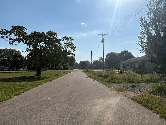 5th image of 10699 W Main St