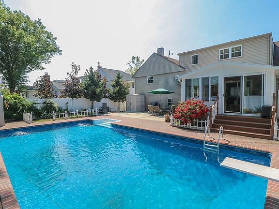 3rd image of 310 Concord Ave