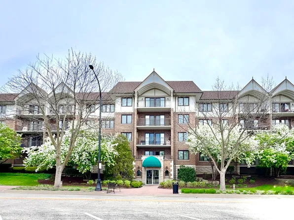 5 S Pine St APT 403, Mount Prospect, IL 60056