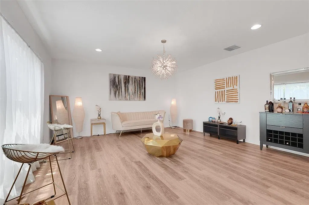 5 bed, 3.5 bath, 2607 sqft, $2,700 — Photo 4