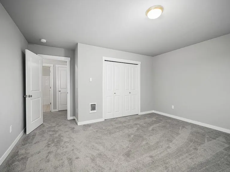 352 NE Evergreen Ct #16 — Photo 4