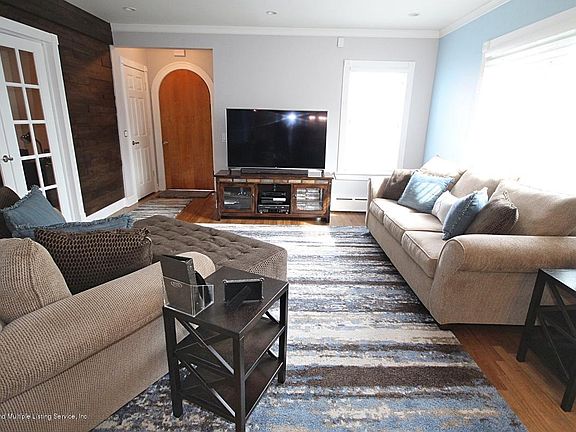 4th image of 138 Whitman Ave