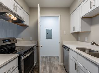 9821 Summerwood Cir APT 1811, Dallas, TX 75243