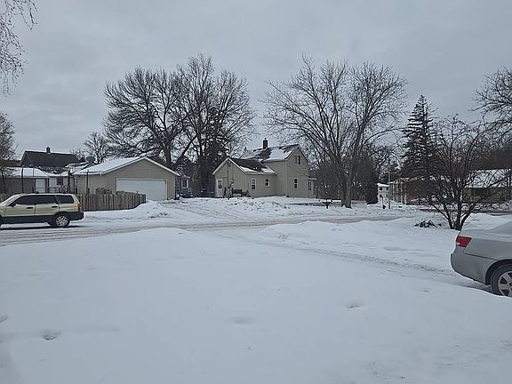 4th image of 815 Rosewood St