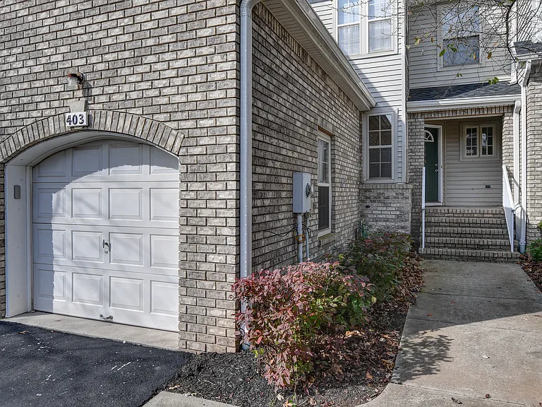 403 Taggert Dr — Photo 4