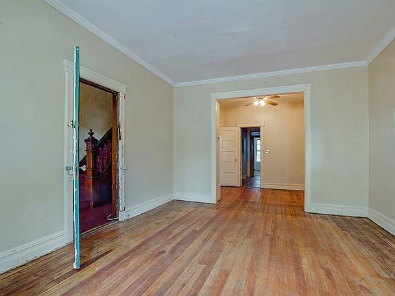 3rd image of 208 E 31st St