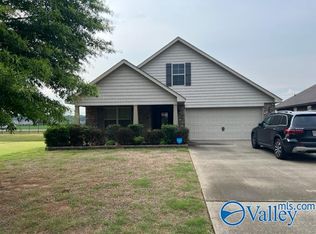 60 Weeping Willow Ln, Decatur, AL 35603
