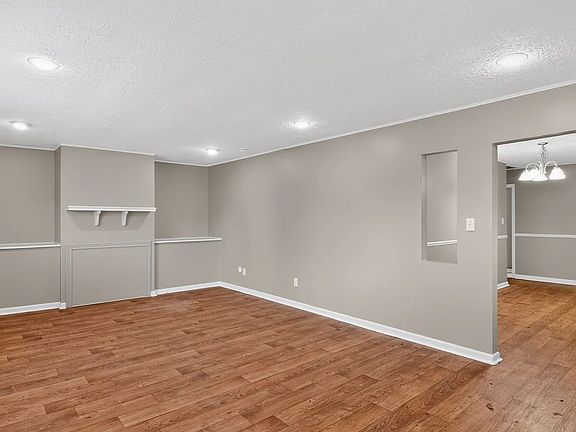 4th image of 4366 Sawyer Ave