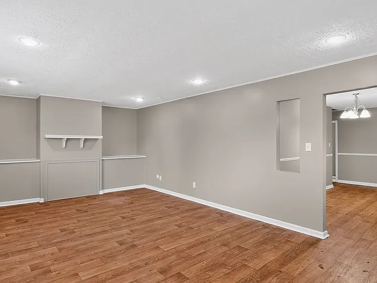 4366 Sawyer Ave — Photo 4