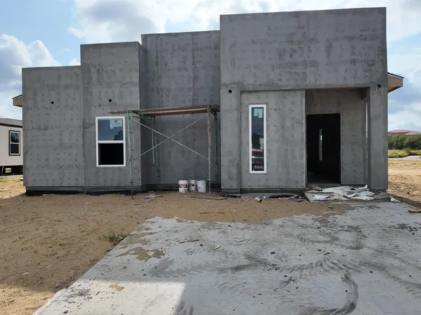 5015 Rio Sena, Laredo, TX 78046