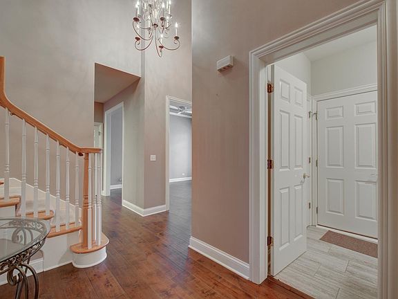 2nd image of 1029 Catherine Ct