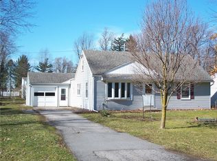 4348 White Acres Rd, Clarence, NY 14031