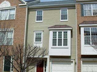 2470 Clover Field Cir, Herndon, VA 20171