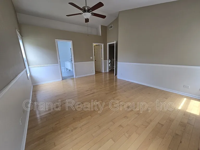217 Lexington Ct — Photo 12