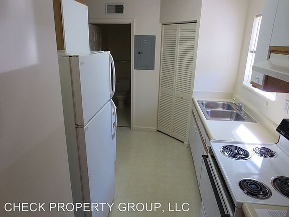 3rd image of 402 Hazel Lawn Dr