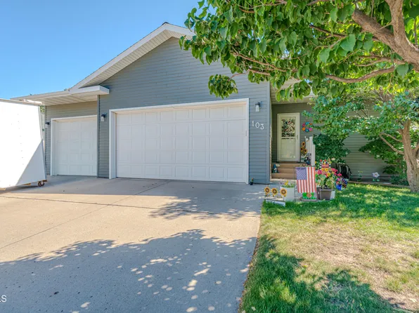 103 E Edmonton Dr, Bismarck, ND 58503