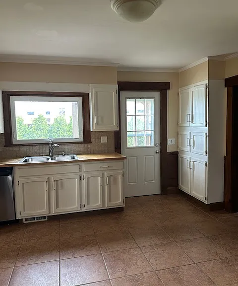 13 Wright Ave — Photo 4