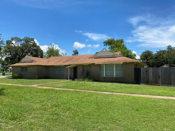 536 W Yoakum Ave, Aransas Pass, TX 78336