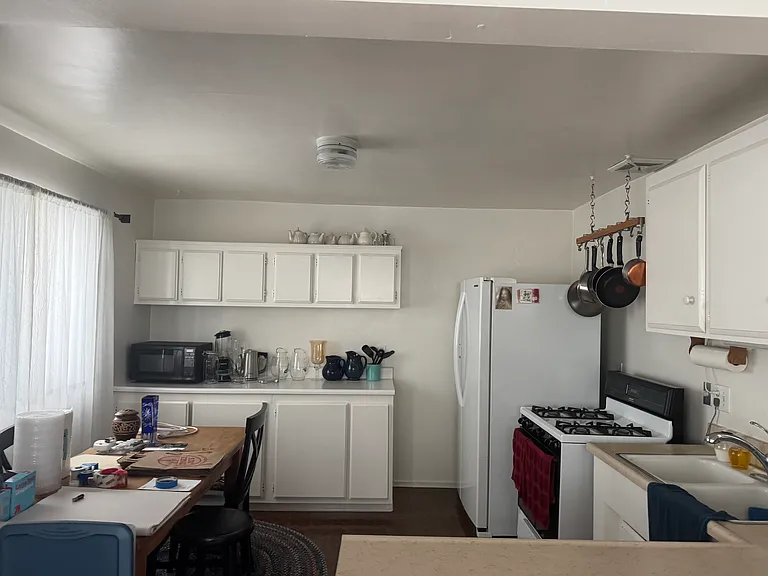 16685 1/2 S Pacific Ave — Photo 2