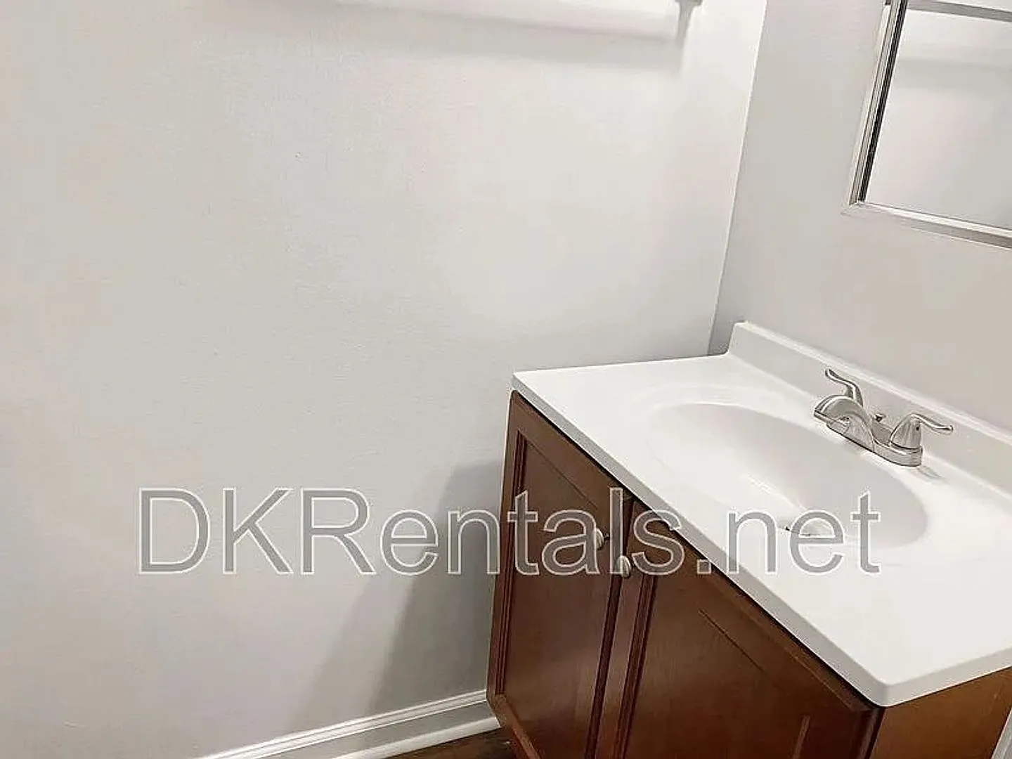 Room in 3 Bedroom Home at Stone Gate Way — Photo 4