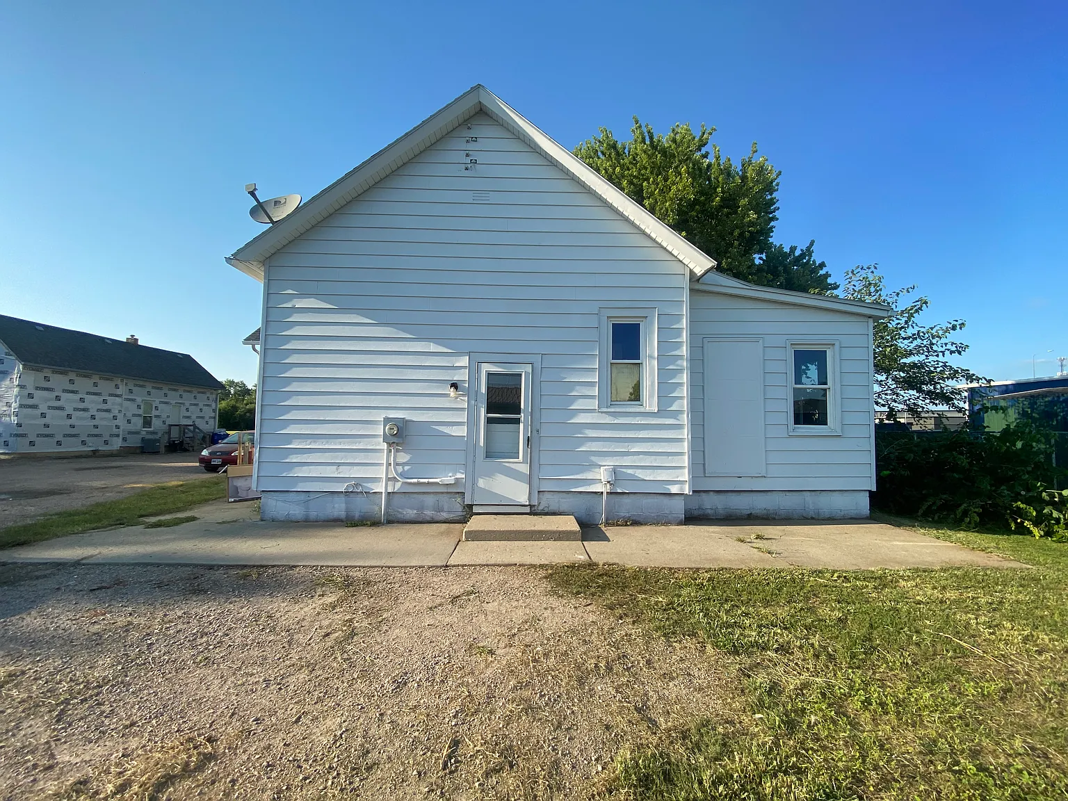 3 bed, 2122 sqft, $1,400 — Photo 2