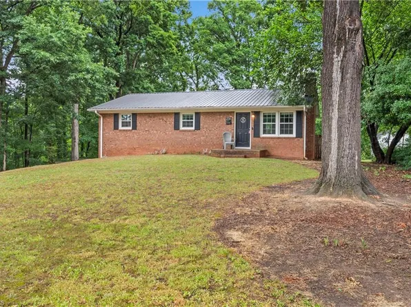 214 N Charles Dr, Winston Salem, NC 27107