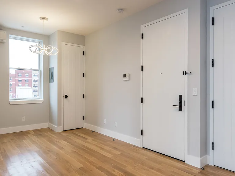 34 Belvedere St #4R — Photo 10
