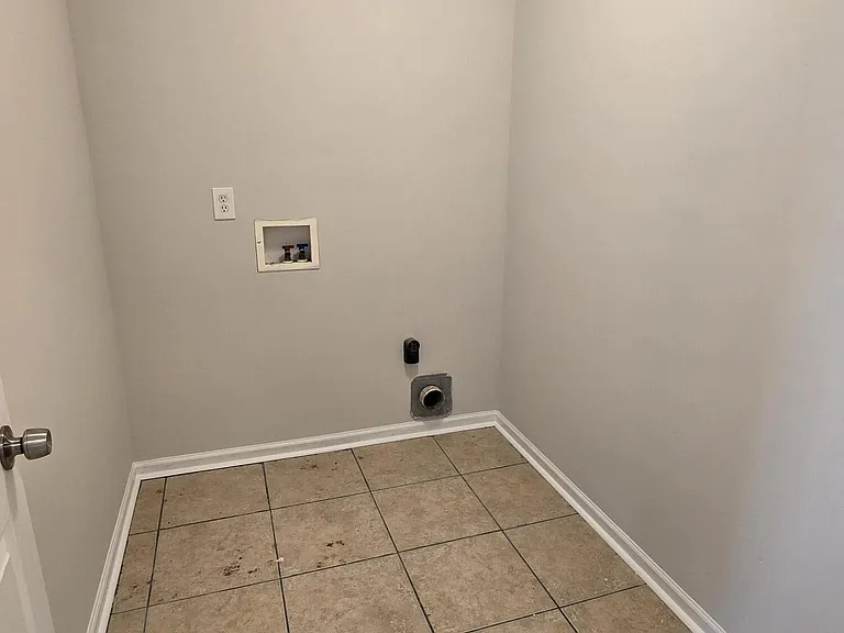 639 Lory Ln — Photo 27