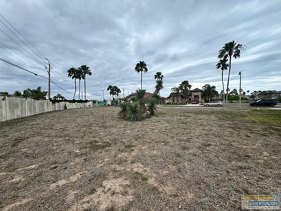 3rd image of 102 Oleander Dr