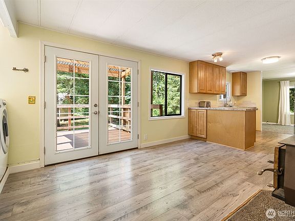 5th image of 268 Hawkins Road S