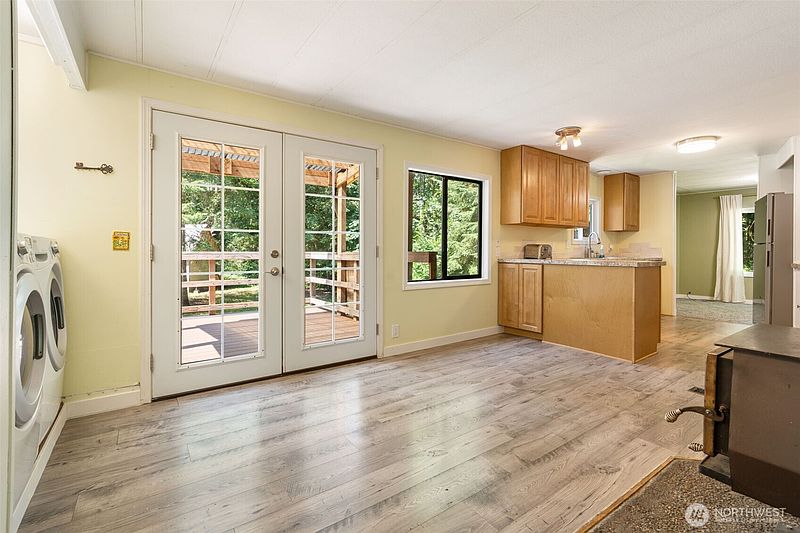5th image of 268 Hawkins Road S