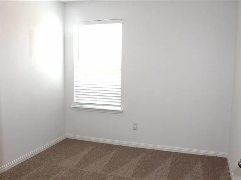101 Maywood Ln — Photo 12