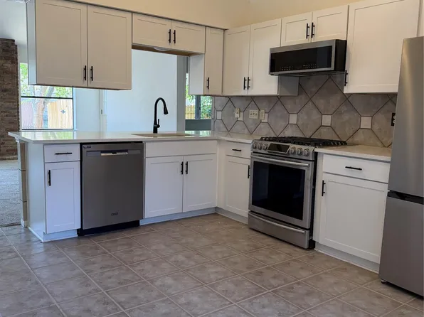 917 Clearwater Trl, Round Rock, TX 78664