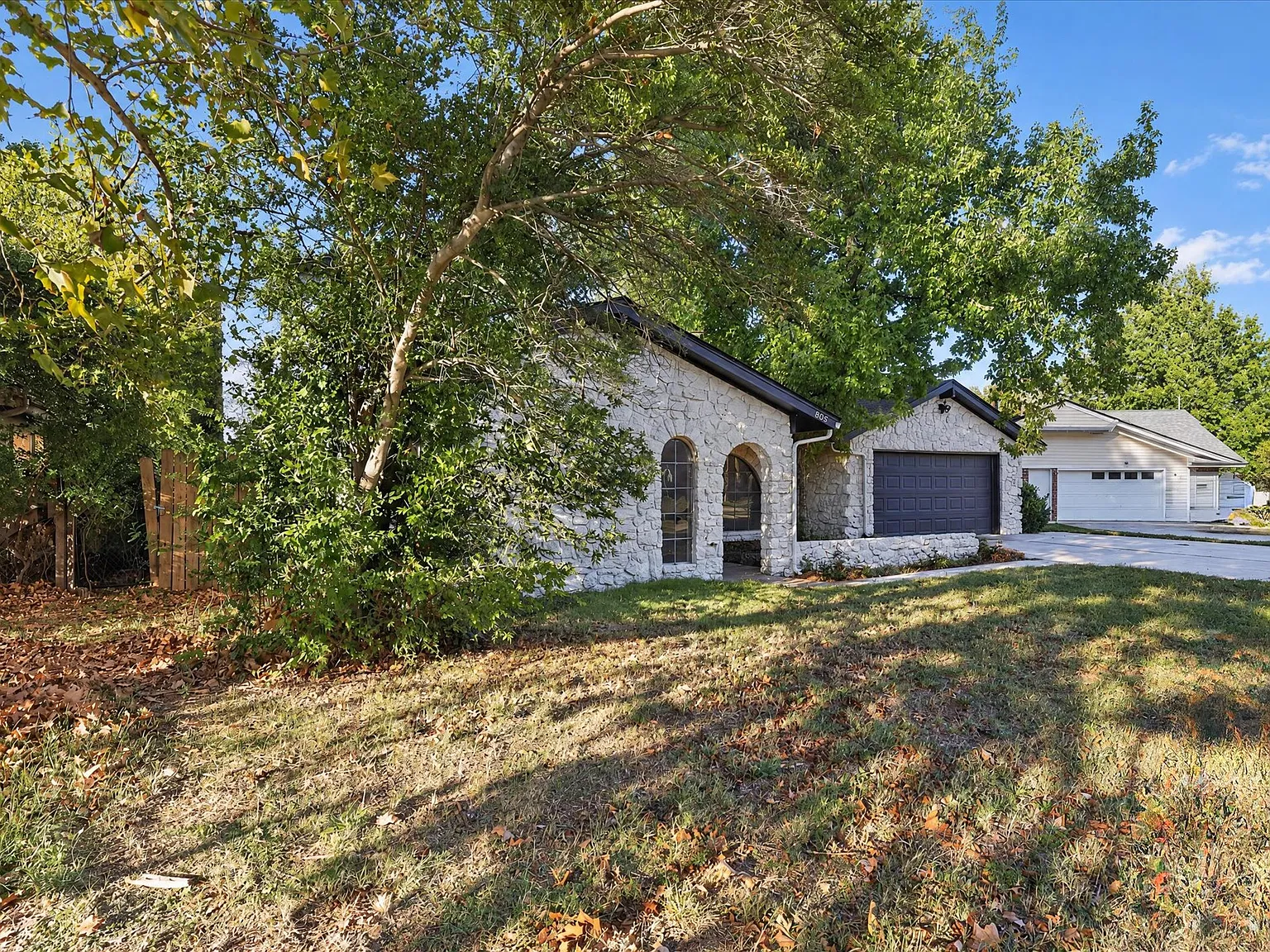4 bed, 2.5 bath, 2561 sqft, $2,325 — Photo 2